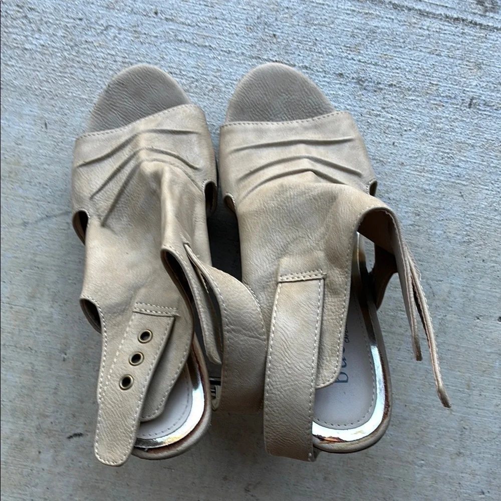 Bucco Tan Wedges Stylish Comfort - Picture 4 of 8